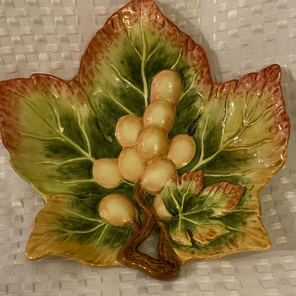 Fitz and Floyd glazed grape leaf candy dish.6.5x6.5.